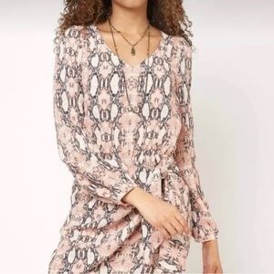 South Moon Under Abbeline Dresblush pink snakeskin pattern, NWT size Medium